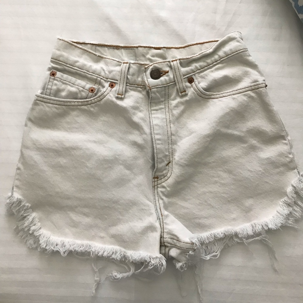 LEVIS SHORTS!!